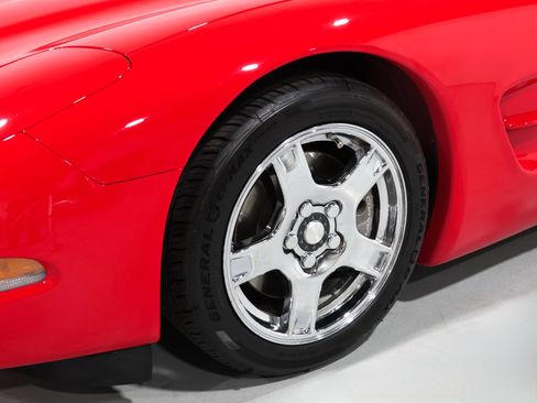 Used 1997 Chevrolet Corvette Coupe w/ Memory Pkg RWD image 40