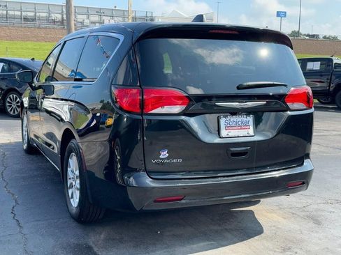 Used 2022 Chrysler Voyager LX FWD image 6