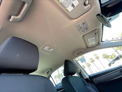 Used 2018 Toyota Corolla LE image 13