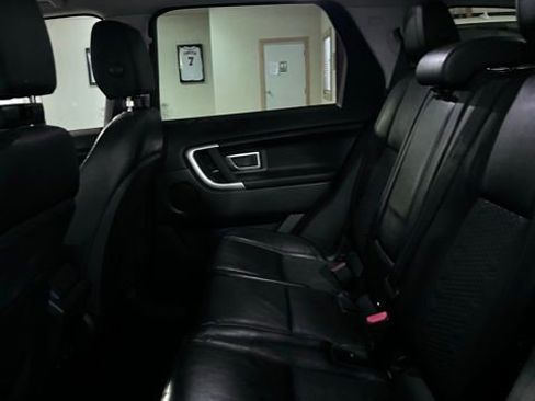 Used 2019 Land Rover Discovery Sport SE image 13