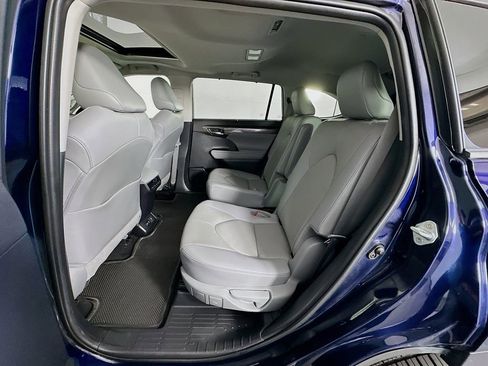 Used 2020 Toyota Highlander Limited image 25