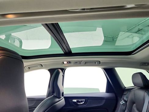 Used 2021 Volvo XC60 T5 Inscription w/ Advanced Package image 22