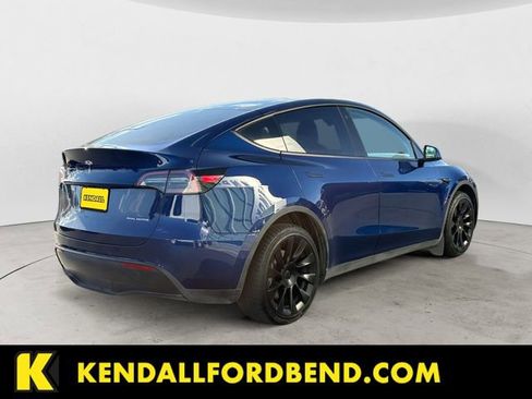 Used 2022 Tesla Model Y Long Range AWD/4WD image 5