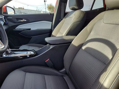 Used 2024 Chevrolet Trax LT w/ Driver Confidence Package image 17