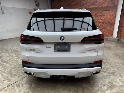 Certified 2024 BMW X5 xDrive40i w/ Premium Package AWD/4WD image 4
