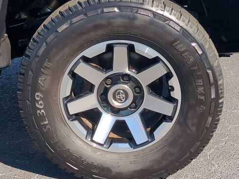 Used 2012 Toyota FJ Cruiser 4WD image 11