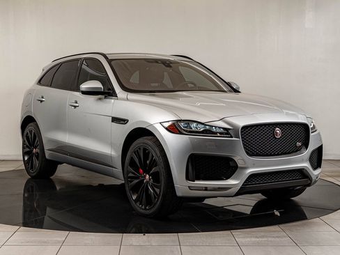Used 2017 Jaguar F-PACE S image 13