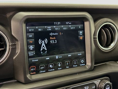 Used 2021 Jeep Wrangler Sahara image 21