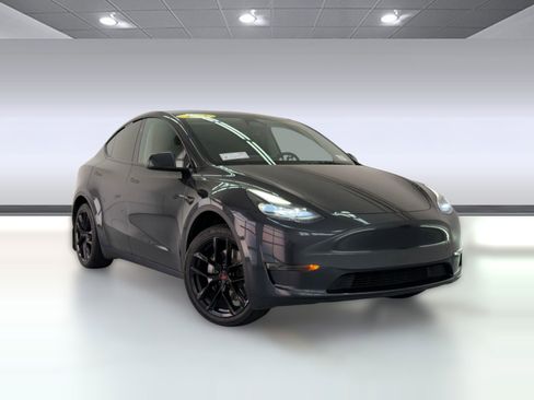 Used 2024 Tesla Model Y 2WD image 6