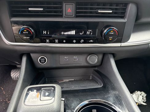 Used 2023 Nissan Rogue SV image 22