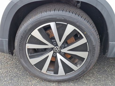 Used 2022 Volkswagen Taos SE w/ Panoramic Sunroof Package image 28