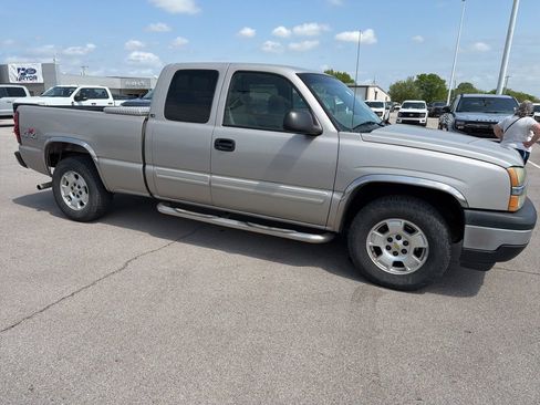 Used 2005 Chevrolet Silverado 1500 LS w/ Light Duty Power Package image 5