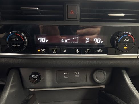 Used 2025 Nissan Rogue SV image 30