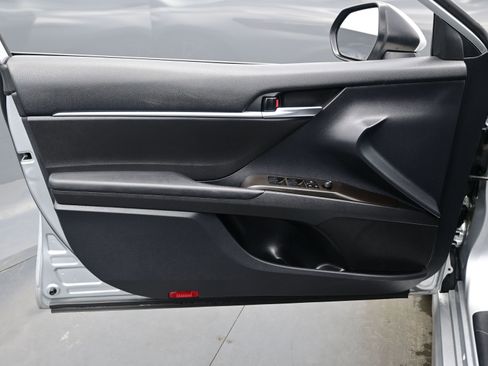 Used 2023 Toyota Camry SE image 9