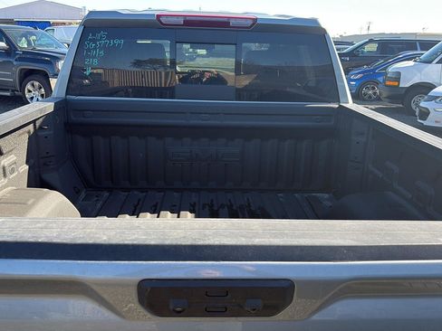 Used 2025 GMC Sierra 1500 SLT image 5