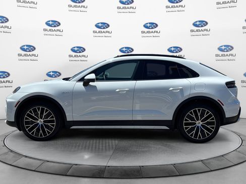 Used 2025 Porsche Macan 4 Electric AWD/4WD image 2