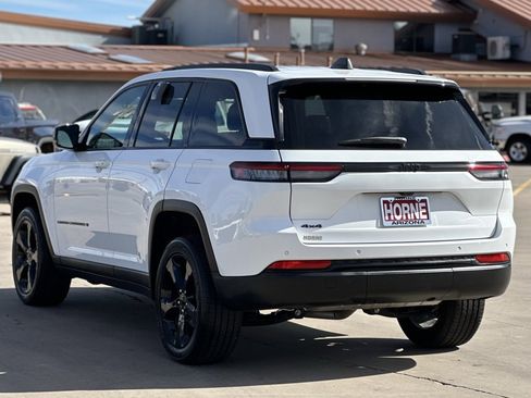 Used 2024 Jeep Grand Cherokee Altitude image 5