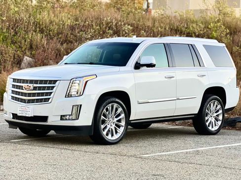 Used 2019 Cadillac Escalade Premium Luxury image 4