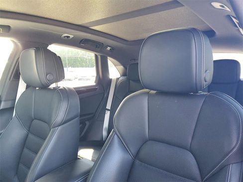 Used 2025 Porsche Macan image 5