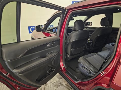 New 2026 Jeep Grand Cherokee L Laredo image 33