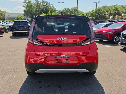 Certified 2025 Kia Soul LX w/ LX Technology Package FWD image 7