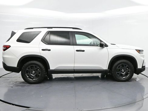 Used 2024 Honda Pilot TrailSport image 8