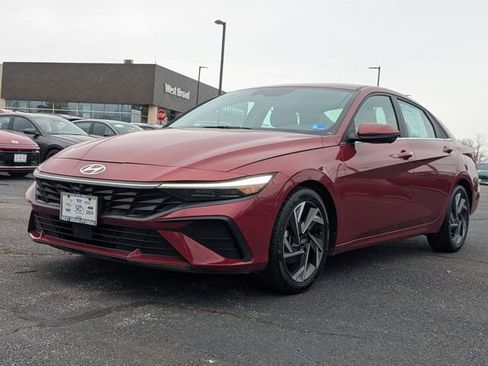 Used 2024 Hyundai Elantra Limited image 7