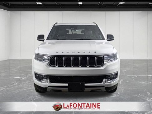 Certified 2024 Jeep Wagoneer Series II w/ Flexible Seating Group image 8