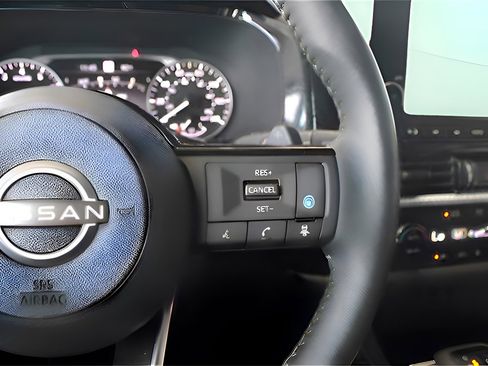 Used 2024 Nissan Pathfinder SL image 17