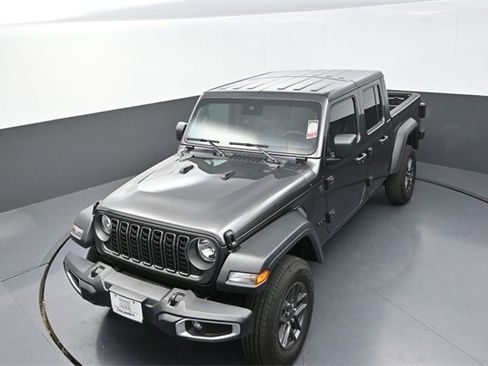 New 2025 Jeep Gladiator Sport image 11