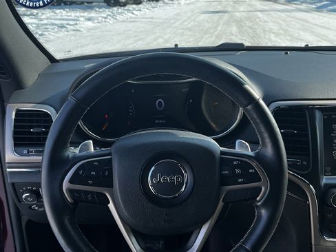 Used 2016 Jeep Grand Cherokee Limited image 24