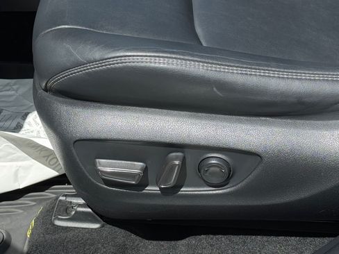 Used 2022 Toyota RAV4 XLE Premium AWD/4WD image 17
