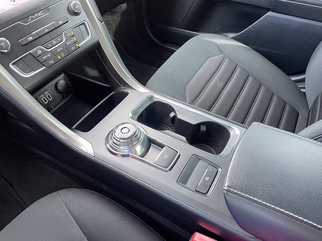 Used 2019 Ford Fusion SE FWD image 19