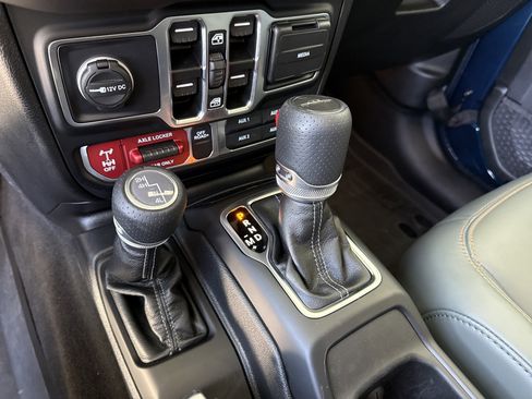 Used 2025 Jeep Gladiator Mojave w/ Safety Group image 25