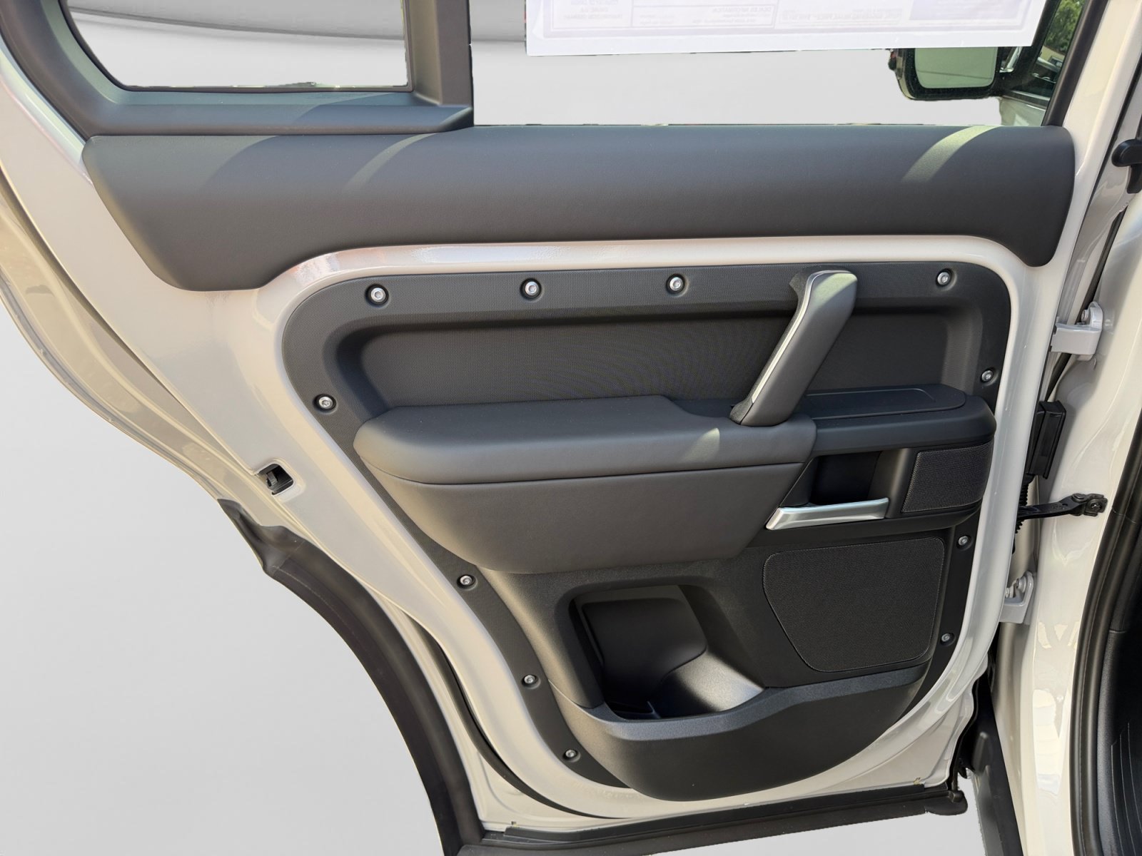 New 2026 Land Rover Defender 110 X-Dynamic SE AWD/4WD image 17