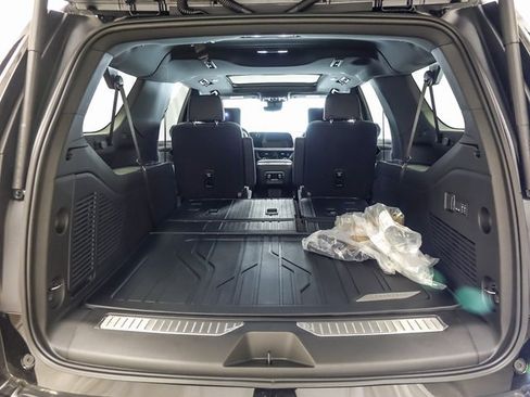 New 2026 Chevrolet Suburban Premier image 27