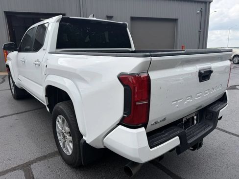 Used 2025 Toyota Tacoma SR5 AWD/4WD image 2