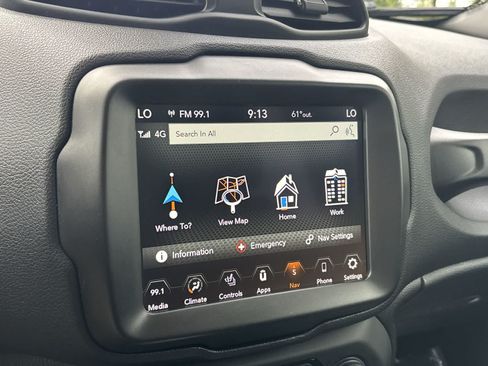 Certified 2022 Jeep Renegade Latitude w/ Convenience Group AWD/4WD image 19
