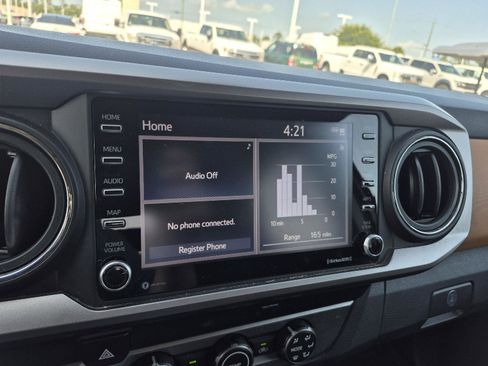 Used 2020 Toyota Tacoma SR5 AWD/4WD image 5