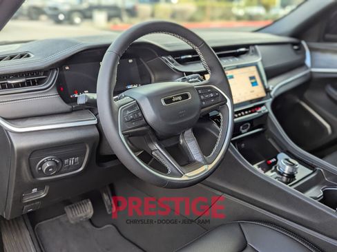 New 2026 Jeep Grand Cherokee Limited w/ Luxury Tech Group II AWD/4WD image 12