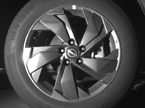 Used 2025 Nissan Rogue SV image 13