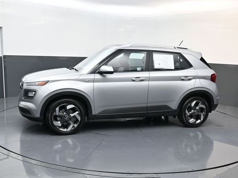 Certified 2025 Hyundai Venue SEL image 7