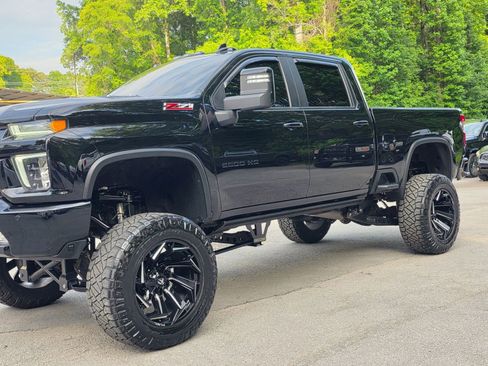 Used 2022 Chevrolet Silverado 2500 LTZ w/ LTZ Plus Package AWD/4WD image 3