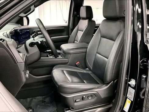 Used 2025 Chevrolet Suburban Z71 AWD/4WD image 22