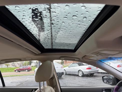 Used 2012 INFINITI G37 Journey w/ Premium Pkg image 17