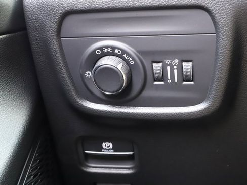 New 2025 Jeep Grand Cherokee Altitude image 35