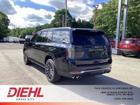 Used 2025 Chevrolet Suburban High Country AWD/4WD image 5
