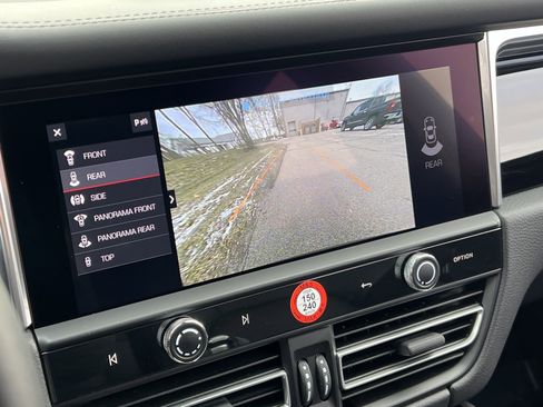 Certified 2025 Porsche Macan Turbo image 28