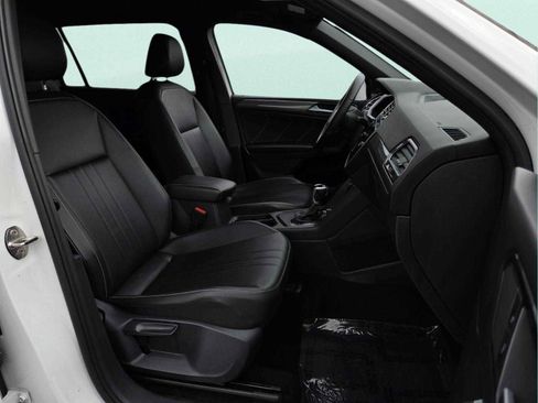 Used 2022 Volkswagen Tiguan SE R-Line image 17