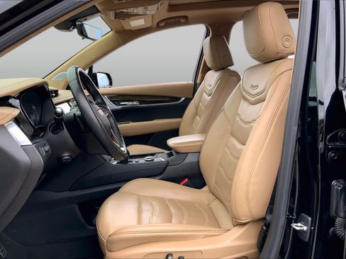Used 2023 Cadillac XT6 Premium Luxury w/ Platinum Package FWD image 8